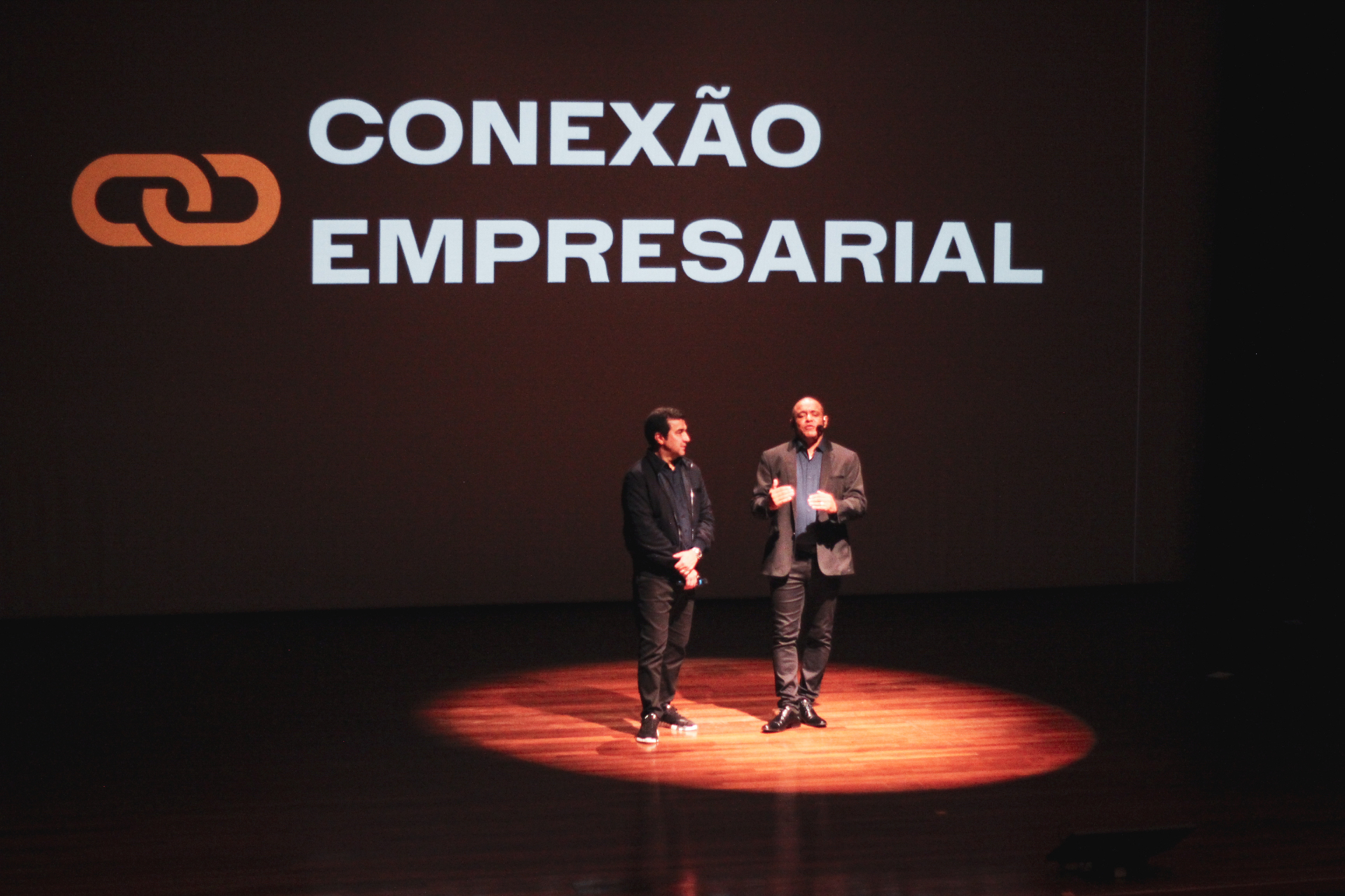 Abertura da Conexão Empresarial no palco